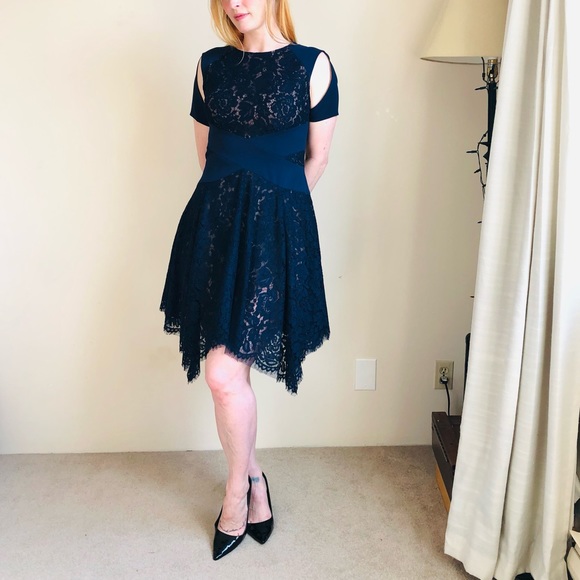 BGBG MaxAzria Lace CutOut Navy & Cream Trish Dress Size 6 - Picture 2 of 13